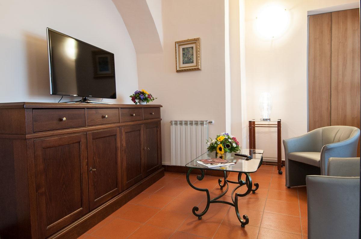 Hotel Capranica Buitenkant foto