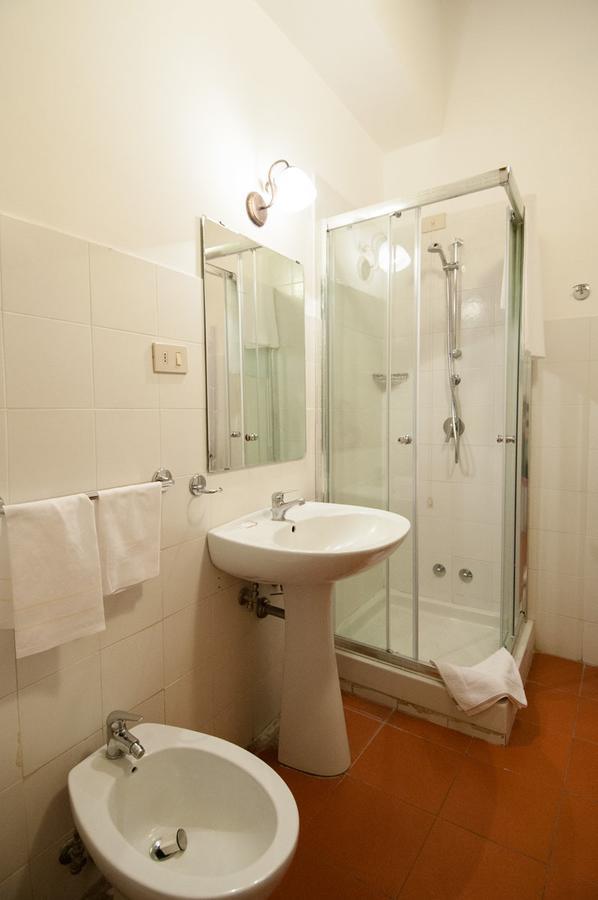 Hotel Capranica Buitenkant foto